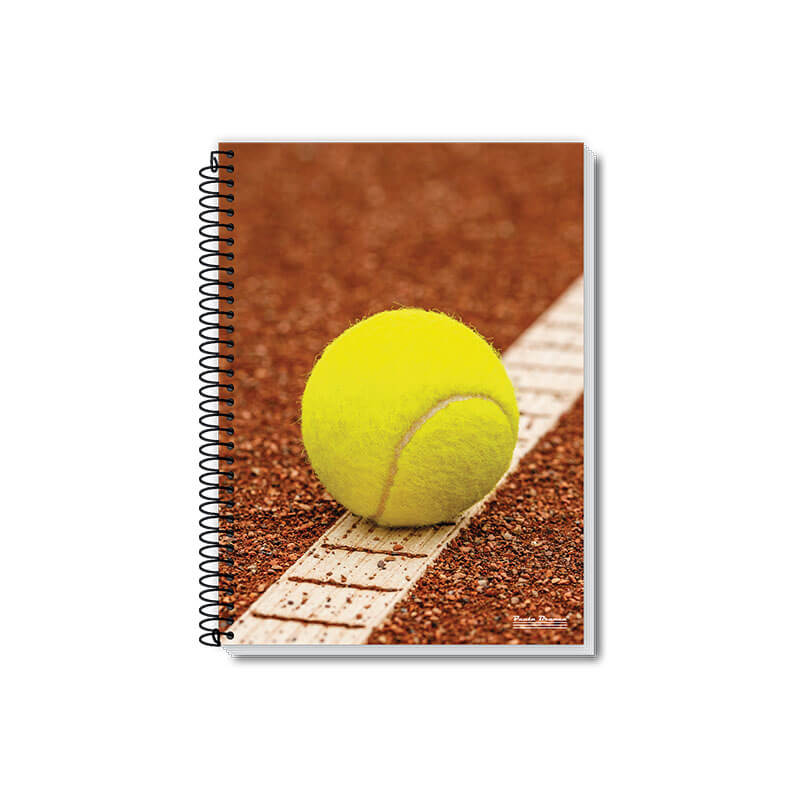 Caderno 1/8 CD 80FLS 29 A Coleção Up reúne cadernos universitários e cadernos 1/8 de 1 e 10 matérias, com capa dura resistente e acabamento de alta qualidade. As capas trazem estampas esportivas vibrantes, inspiradas em modalidades como tênis, futebol, surfe e skate, transmitindo movimento, energia e motivação para o seu dia a dia de estudos.
