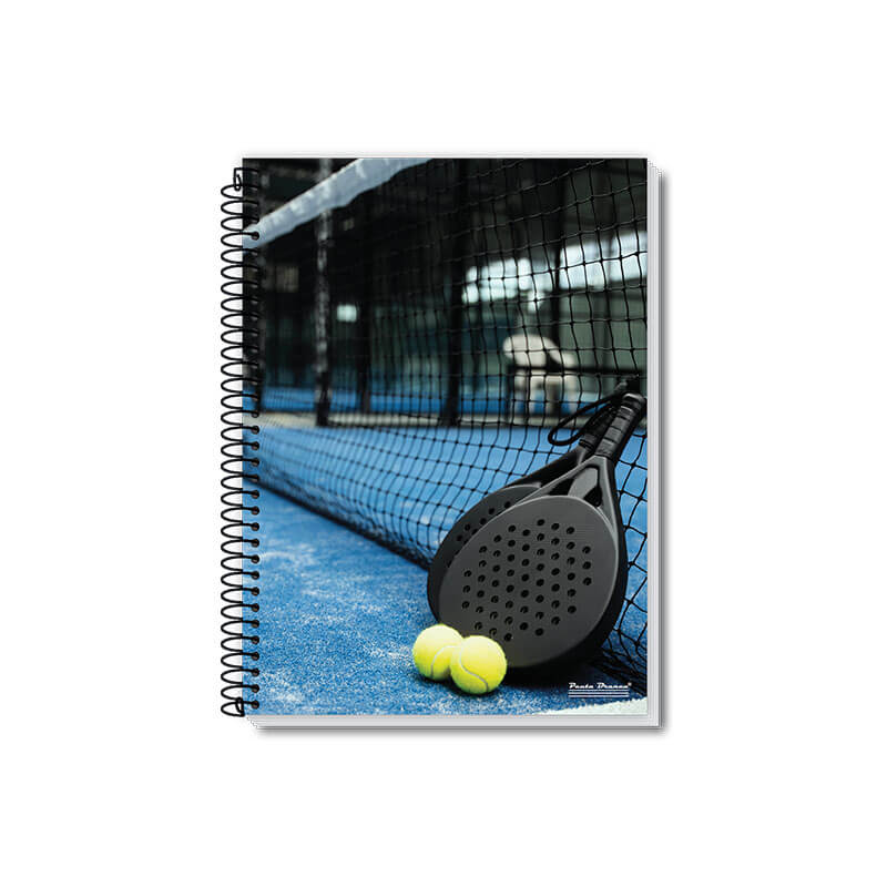 Caderno 1/8 CD 80FLS 30 A Coleção Up reúne cadernos universitários e cadernos 1/8 de 1 e 10 matérias, com capa dura resistente e acabamento de alta qualidade. As capas trazem estampas esportivas vibrantes, inspiradas em modalidades como tênis, futebol, surfe e skate, transmitindo movimento, energia e motivação para o seu dia a dia de estudos.